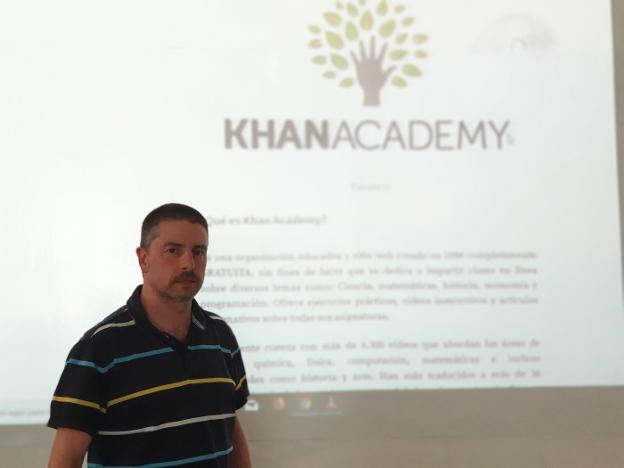 Marcos Fuentes (p.1988) cuenta su experiencia con Khan Academy en sus clases