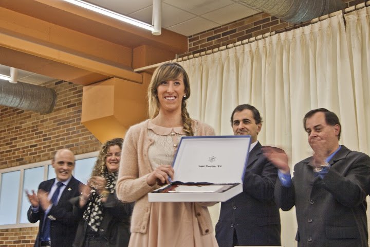 El Día del Antiguo Alumno se convirtió en olímpico con la distinción a Ángela Pumariega (galeria fot